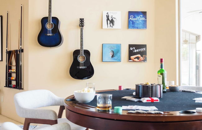 Sleeps 19, 7bdr Estate! Sports Court, Putting Green, Pool Farrier by Avantstay - Foto 13