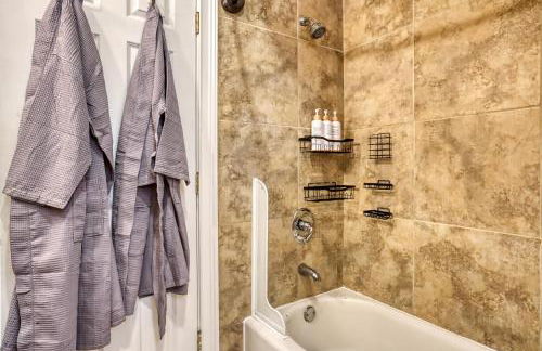 Near Starland & River St - Private Patio & BBQ - Parking - Foto 17