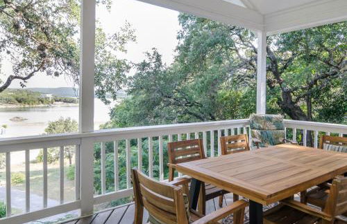 Remodeled Historic Lakefront Gem Overlooking Lake Travis and Jones Brothers Park *Great for Families and Groups* - Foto 2