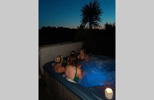 The Loft at Rock Cottage with hot tub - Foto 17