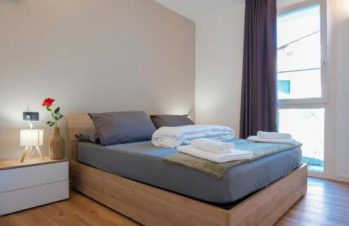 Costa Blu-Pool and Terrace with Lake View - Foto 9