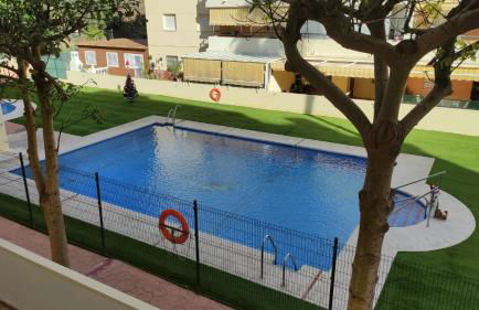 Bonito apartamento con jardín, piscina y aparcamiento gratuito - Photo 30
