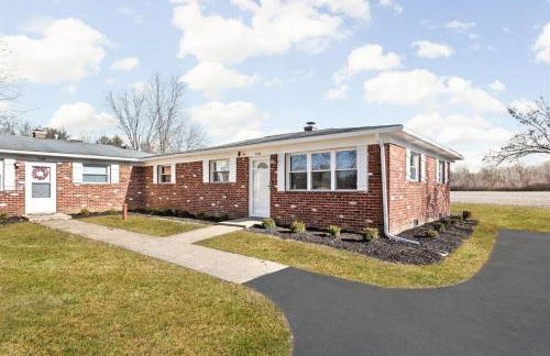 Newly Renovated Retreat 30mins to Downtown Indy - Photo 3