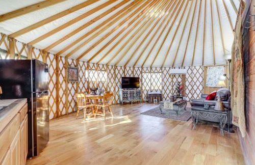 Glamping with Mountain Views! Newport Yurt Retreat! - Foto 12