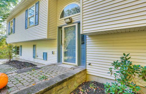 Hike, Ski and Explore Otisville Retreat with Yard! - Foto 22