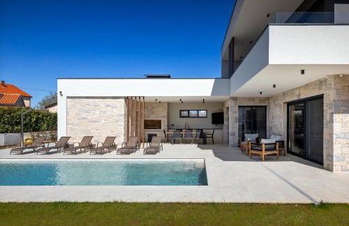 Villa Levita with Pool - Photo 3