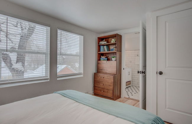 1BR Downtown Urbanitydining, Drink, Cafes & Escape - Photo 4