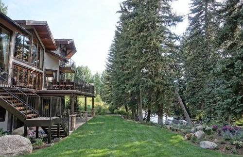 Outdoor Private Hot Tub, In Home Movie Theater, Luxurious Creekside Home - Photo 49