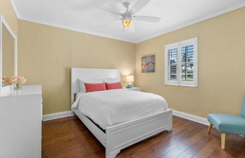 Walk to The Ave- Heated Pool, Spa, Golden Tee and Putting Green - mins to Beach- by Maven Vacation Rentals - Foto 29