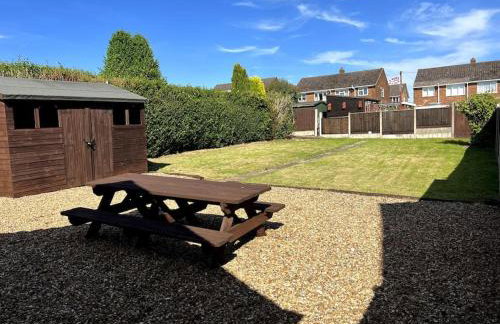 Delightful 2 bed detached home with secure parking - Foto 10