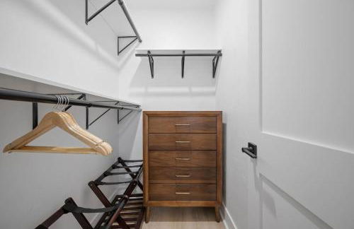 PFR Suites - Highland, 3BR 2BA Shadyside Condo, Penthouse Unit, 2 Decks, Off-Street Parking, 4th Floor Walkup - Foto 9