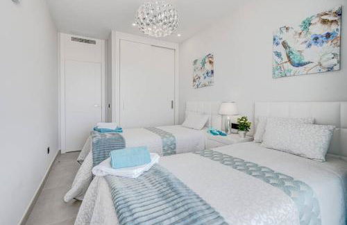 Luxury apartment. Heated Pool. AC. Ocean view! - Foto 17