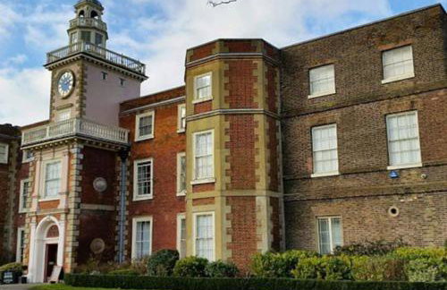 Luxury 2 Bed Maisonette with Parking Near Tube - Foto 38