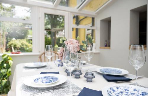 Spacious City-Centre House near Train Station & Business School, with Garden - Foto 12