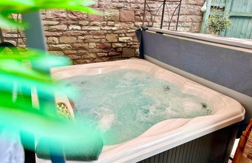 *Brecon Beacons,Log Burner, hot tub Dogs Welcome* - Photo 33