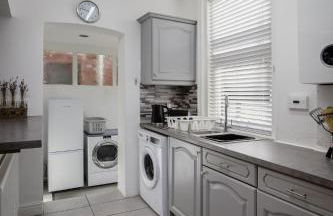 Comfy 3-Bed, Sleeps 5 & Parking - Foto 7