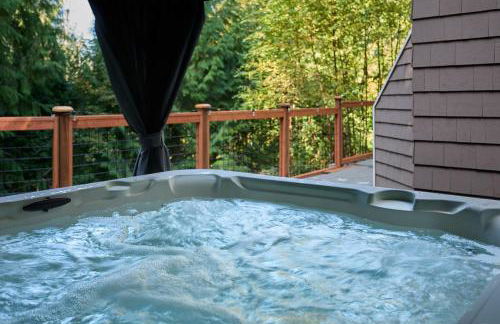 Cascadia Family Mansion, Hot Tub, Game Room, Gym! - Foto 48