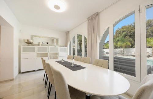 Marbella, Costabella - Beachfront Villa with Heated Pool - Photo 16