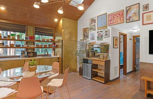 Artsy Retreat - Woodstove Grill and Patio - Foto 8