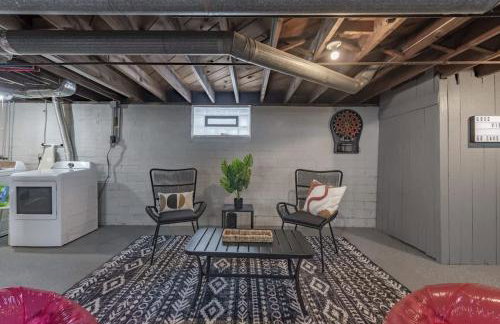 Hot Tub - Game Room - Chic & Spacious - Sleeps 10 - Foto 39