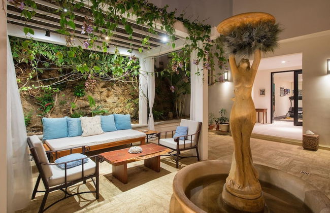 Exquisite Hilltop Villa with Luxurious Modern Design, Sweeping Ocean Views & Sparkling Infinity Pool - Foto 34