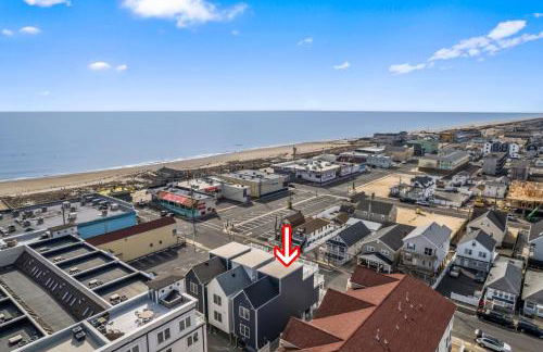 Beach House Steps away from the Boardwalk and Beach with Ocean Views in Seaside Heights! - Foto 41