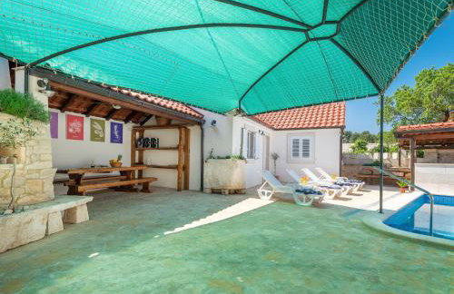 Holiday home krika -Three Bedroom Home with heated Pool and Jacuzzi - Foto 78