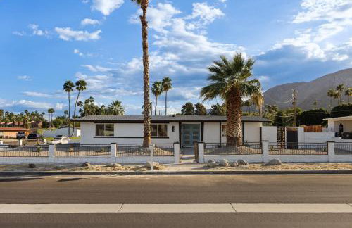 Desert Glow Getaway - Pool - Lounging - Backyard Games - Foto 59