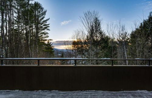 Resort-Style Community! Quechee Chalet with Deck - Foto 11