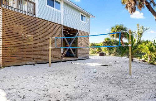 Charming Beachfront Cottage with Dock Slip and Kayaks on Little Gasparilla Island | Placida, FL - Foto 19