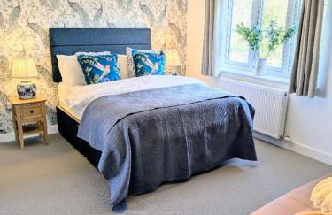 Coastal Whisper Sleeps 10 with Parking - Foto 28