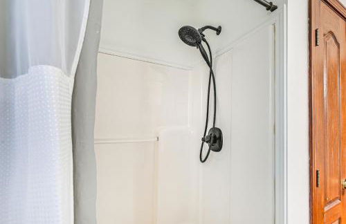 Williamstown Gem with Private Pool and Hot Tub! - Foto 18