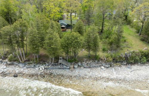 Yorita Manor - Lake Front Getaway! Dogs, Fire Pit & Deck - Photo 33