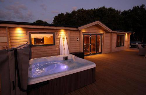 Cambridgeshire Lakes - luxury lodges in a stunning lake location - Foto 1