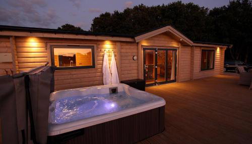 Cambridgeshire Lakes - luxury lodges in a stunning lake location - Foto 1