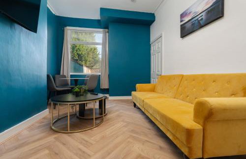 Exotic 4BD, Etihad, Coop Arena - TV in all Rooms and Outdoor Dining - Foto 26