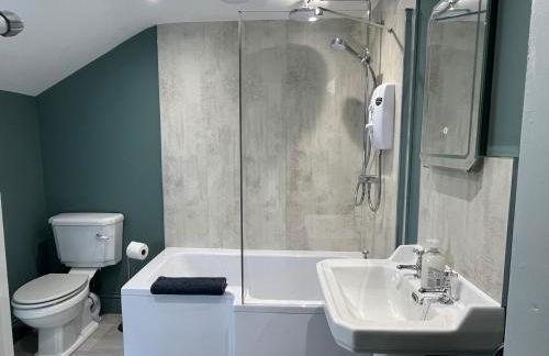 Tŷ Glas, Fishguard, Ideal for beach, coastal path and town! - Photo 3