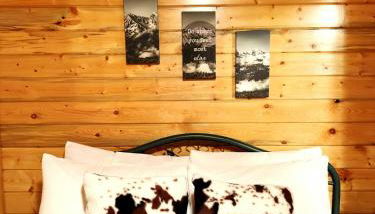 The Red Bears Den, Walk to River & Lake, In Town - Foto 5