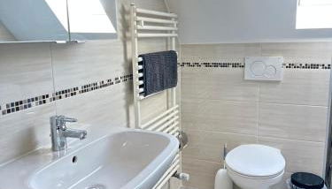 1 Zimmer Wohnung DG mit Klimaanlage und kleinen Balkon - Foto 5