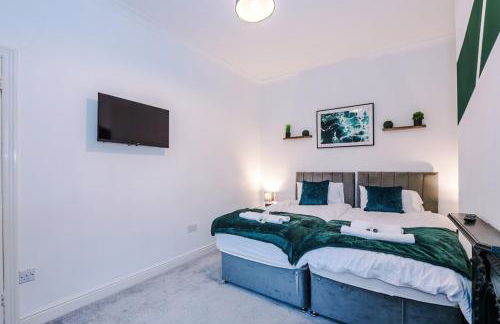 4 Bedroom House in Walkden with Free Parking, by Short Term Digs Short Lets & Serviced Accommodation - Foto 38