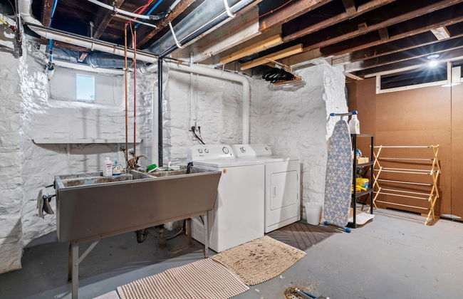 Maple Manor - Photo 33