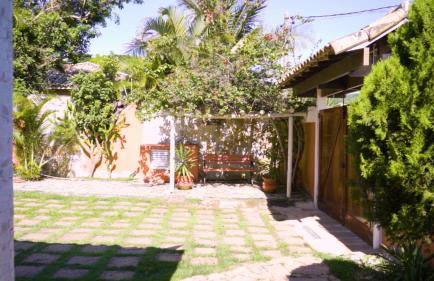 Belíssima Casa com extensa área externa - piscina, sauna, churrasqueira e campo de futebol - com 5 suítes e a 500 metros da Rua das Pedras - Foto 19