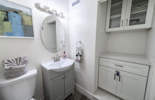 Spacious Disneyland 5 Bedroom 4 Bath House with Game Room - Photo 10