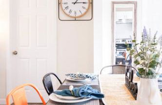 Beautiful Light-filled Farmhouse w swing & slide - Foto 22