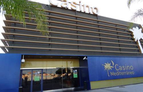 Spacious Ground floor apartment with Garden & Communal Pool - Foto 38