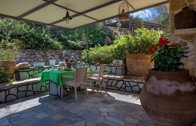 The Olive House - Photo 20