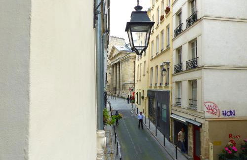 Real Parisian apartment with 2 bedrooms and AC - Foto 21