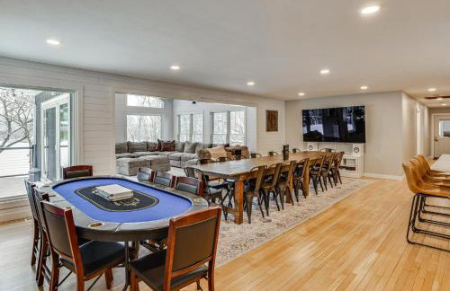 Hot Tub, Dock and Sauna! Lake Wisconsin Retreat - Foto 1