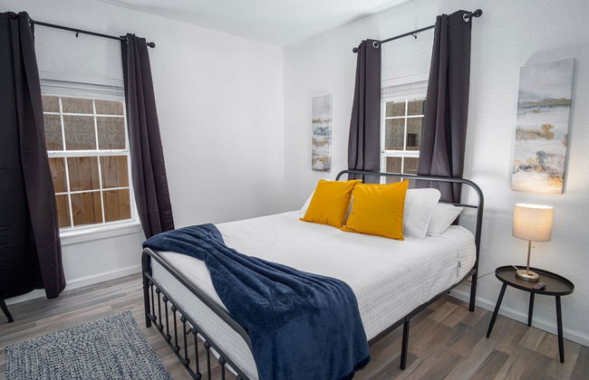 Charming 4br/2ba Only 5 Mins Downtown & Riverwalk - Photo 7