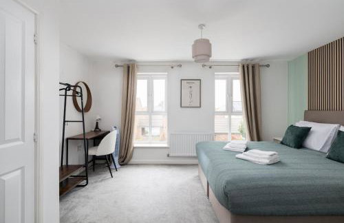 4 Bedroom House By Humming Nest Short Lets & Serviced Accommodation Milton Keynes With Free WiFi & Parking - Foto 14